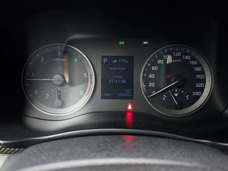 Hyundai Tucson 2.0 2WD MODERN, снимка 8 - Автомобили и джипове - 55801658