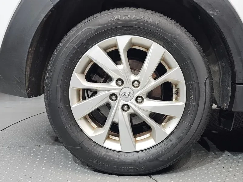 Hyundai Tucson 2.0 2WD MODERN, снимка 5 - Автомобили и джипове - 55801658