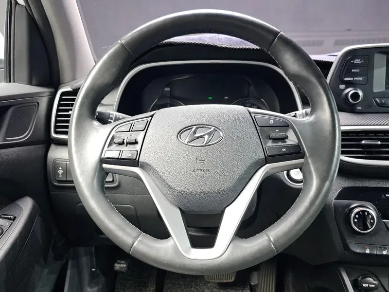 Hyundai Tucson 2.0 2WD MODERN, снимка 13 - Автомобили и джипове - 55801658