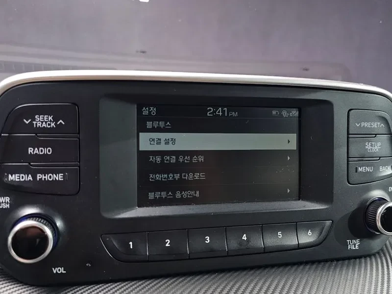 Hyundai Tucson 2.0 2WD MODERN, снимка 15 - Автомобили и джипове - 55801658