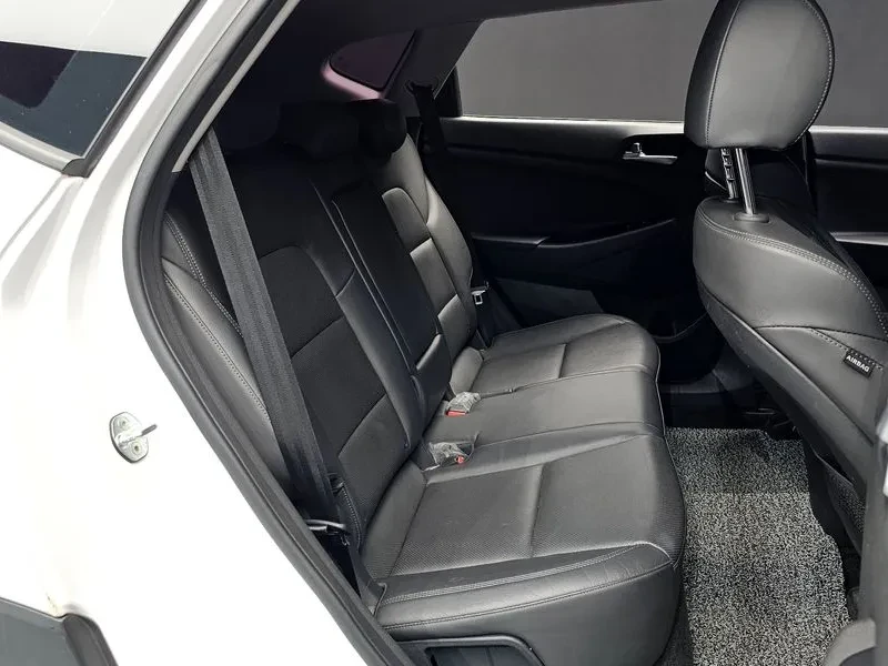 Hyundai Tucson 2.0 2WD MODERN, снимка 12 - Автомобили и джипове - 55801658