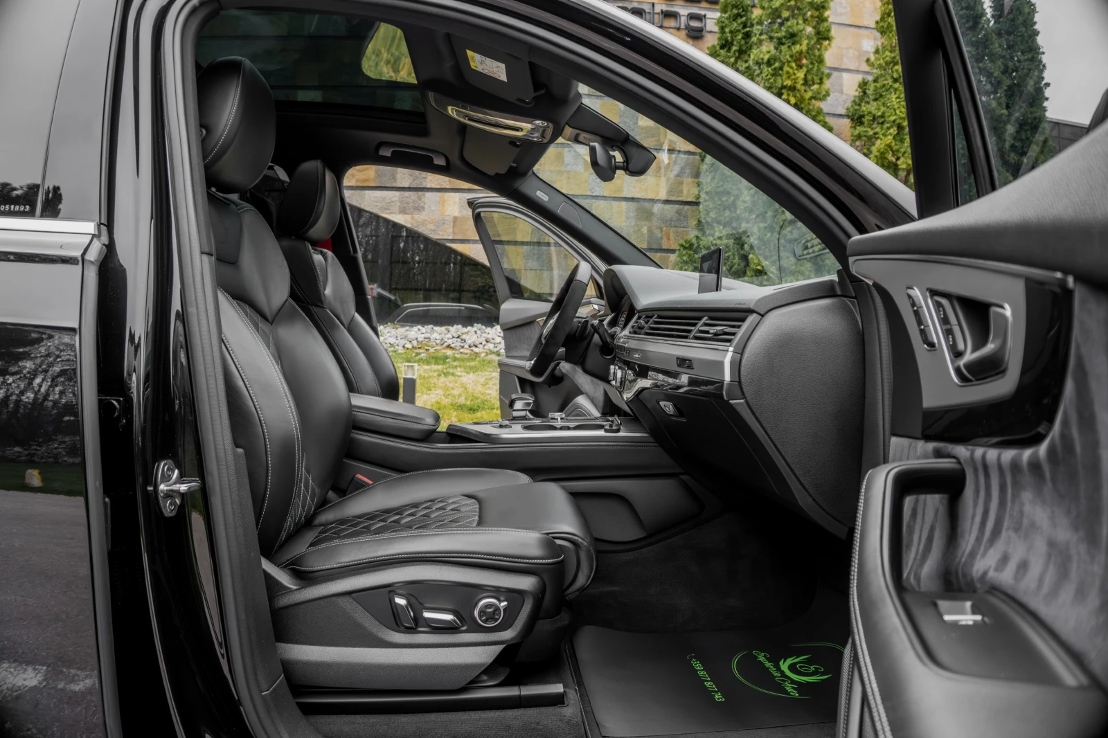 Audi SQ7 4.0TDI* BI-TRUBO* 3xTV* PANO* FULL* 7-МЕСТЕН* , снимка 12 - Автомобили и джипове - 54001406