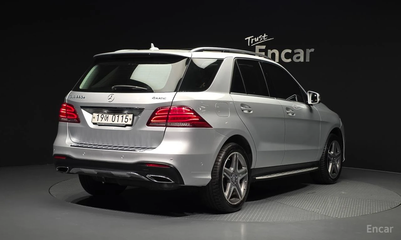 Mercedes-Benz GLE 350 d 4MATIC* AMG PACK* ПОДГРЕВ* ОБДУХВАНЕ* PANORAMA* , снимка 3 - Автомобили и джипове - 54778390