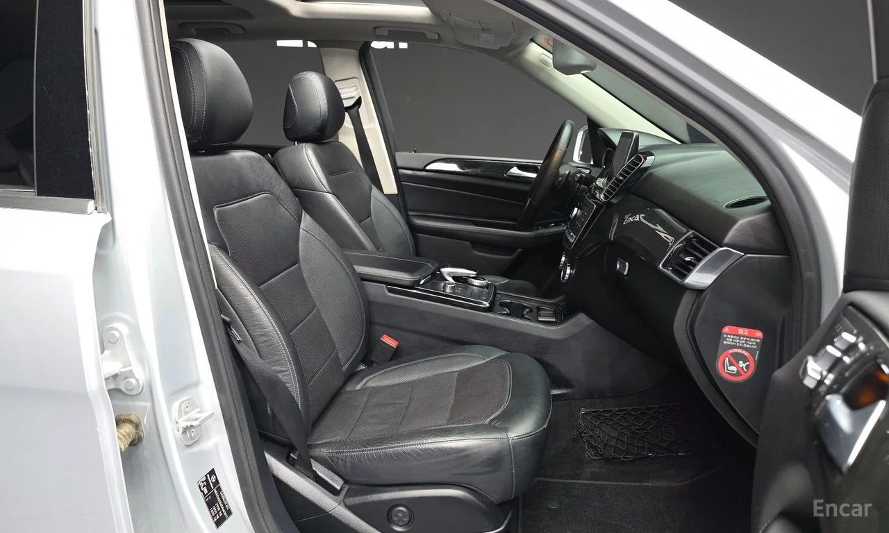 Mercedes-Benz GLE 350 d 4MATIC* AMG PACK* ПОДГРЕВ* ОБДУХВАНЕ* PANORAMA* , снимка 7 - Автомобили и джипове - 54778390