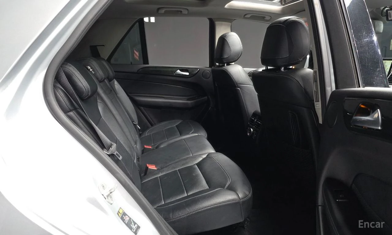 Mercedes-Benz GLE 350 d 4MATIC* AMG PACK* ПОДГРЕВ* ОБДУХВАНЕ* PANORAMA* , снимка 14 - Автомобили и джипове - 54778390