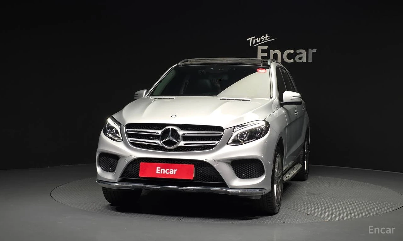 Mercedes-Benz GLE 350 d 4MATIC* AMG PACK* ПОДГРЕВ* ОБДУХВАНЕ* PANORAMA* , снимка 2 - Автомобили и джипове - 54778390