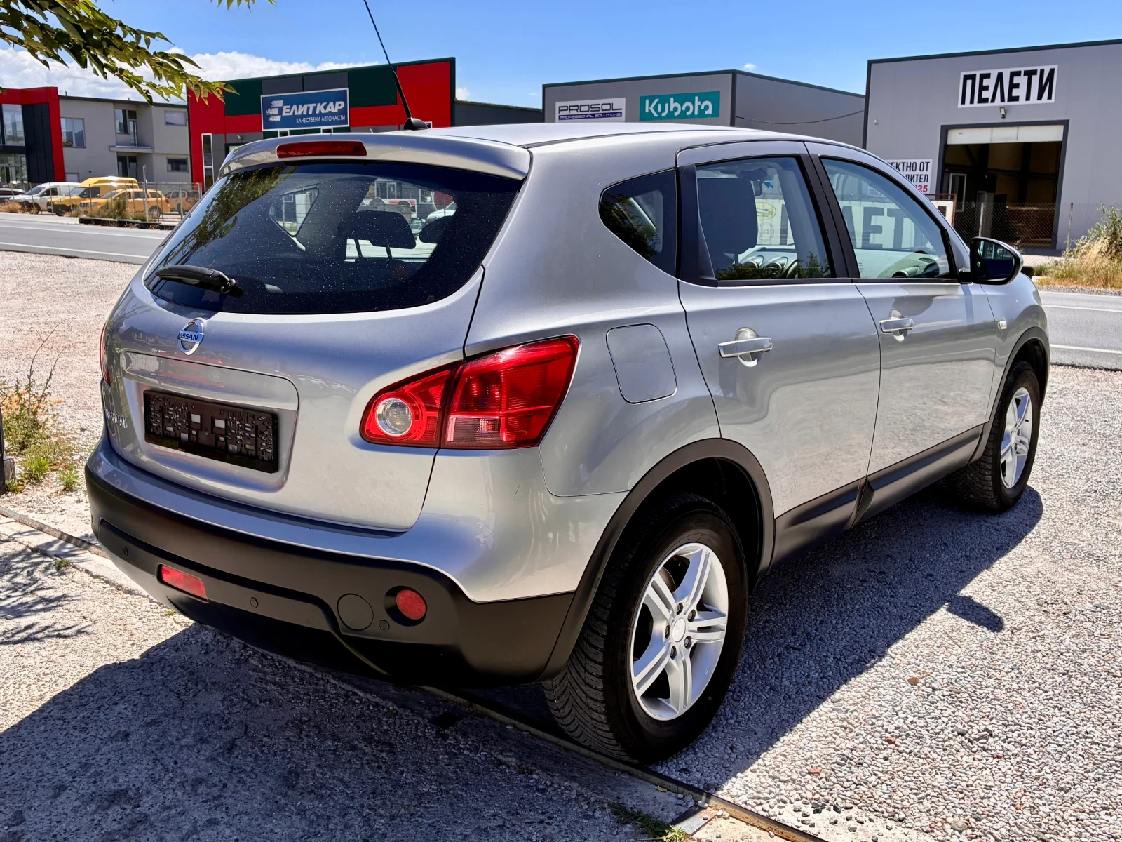 Nissan Qashqai 1.6 , снимка 4 - Автомобили и джипове - 55277039