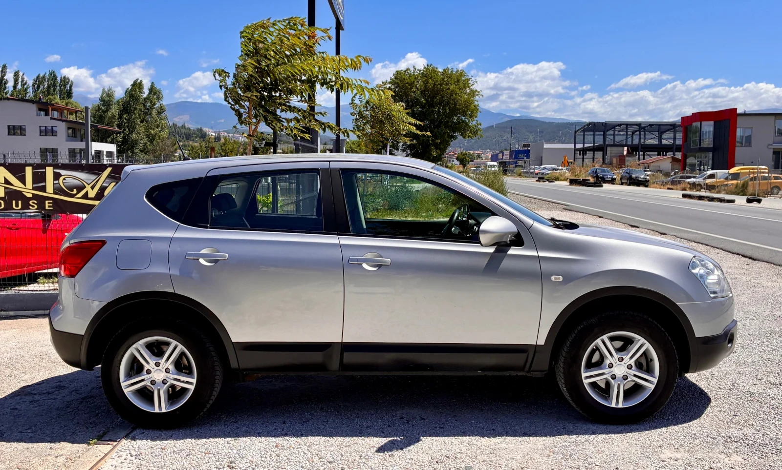 Nissan Qashqai 1.6 , снимка 6 - Автомобили и джипове - 55277039
