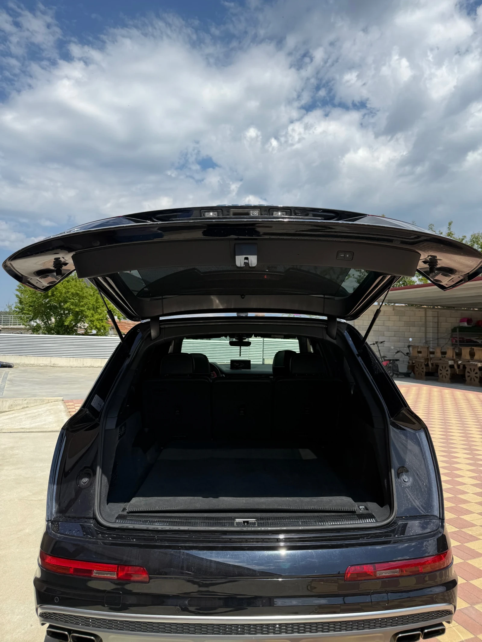 Audi SQ7  Full / 6+ 1 / TV / HeadUp /  360 / Pano, снимка 12 - Автомобили и джипове - 55413777