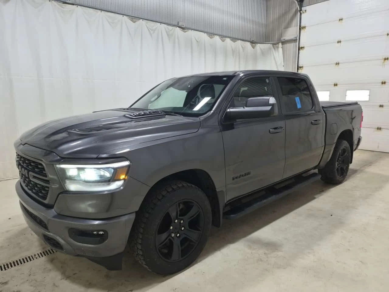 Dodge RAM 1500 5.7L SPORT CREW CAB SHORT BED 