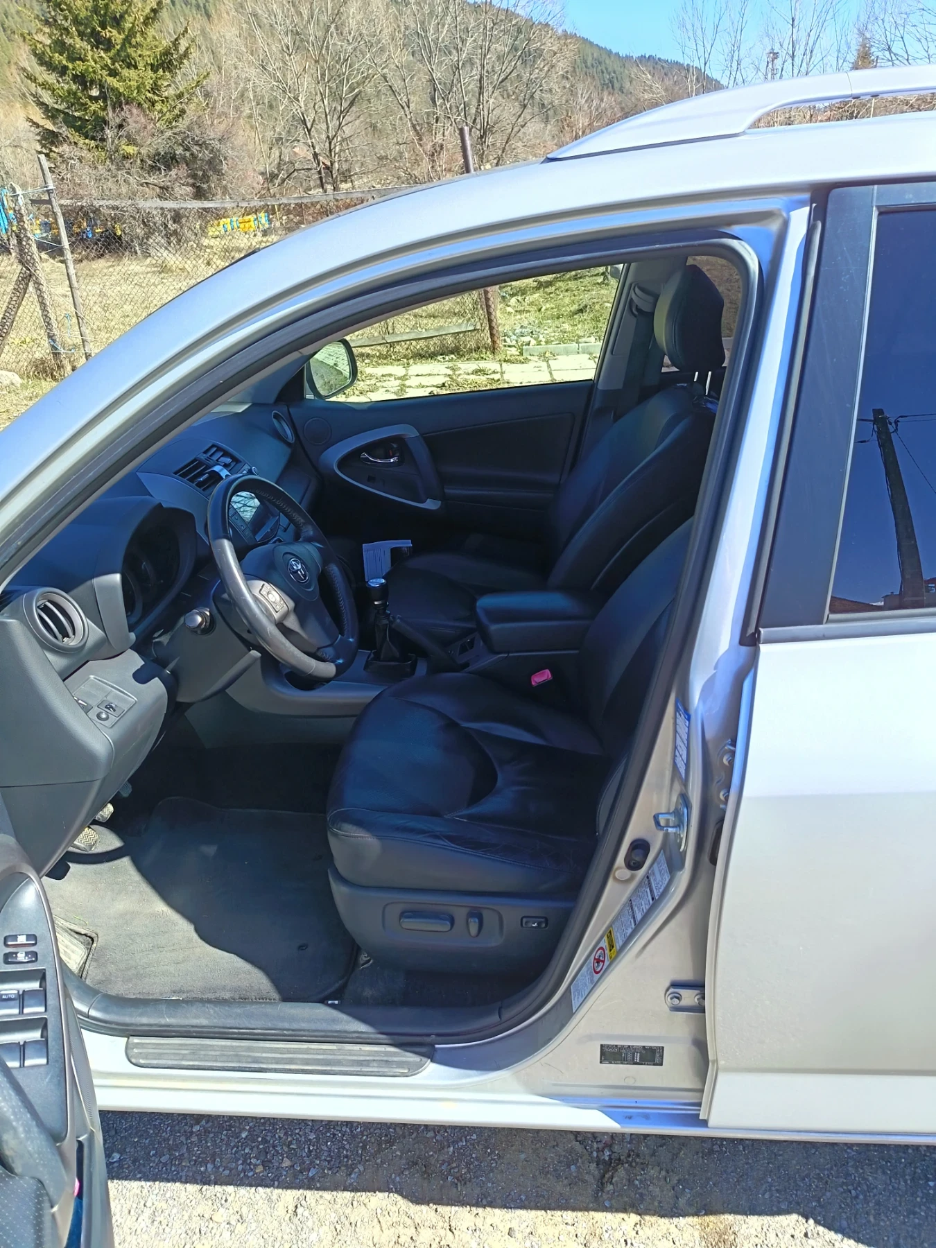 Toyota Rav4 2.2 D4D, снимка 7 - Автомобили и джипове - 55494725