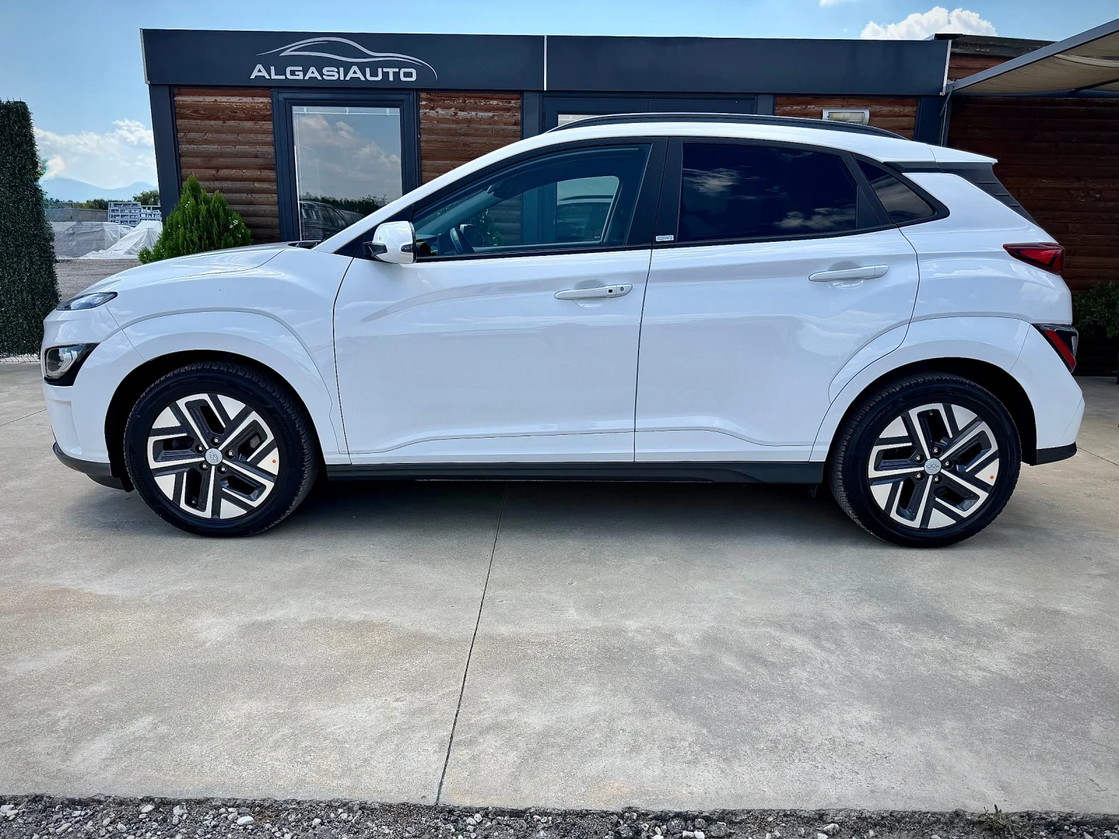 Hyundai Kona 64 kWh* FACELIFT* KRELL* BLUELINK, снимка 2 - Автомобили и джипове - 55832882