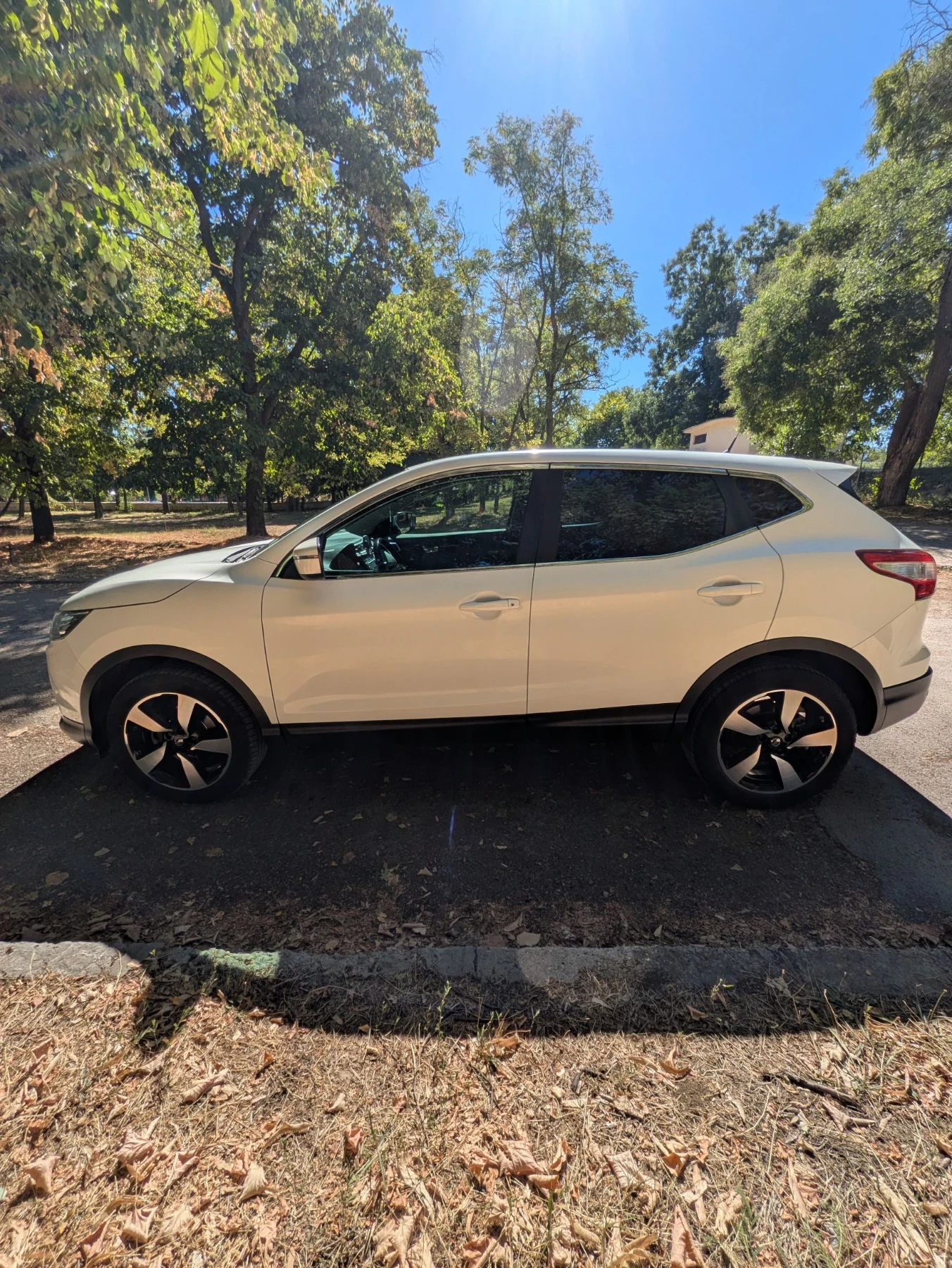 Nissan Qashqai 1.5 DCI, снимка 8 - Автомобили и джипове - 55963913