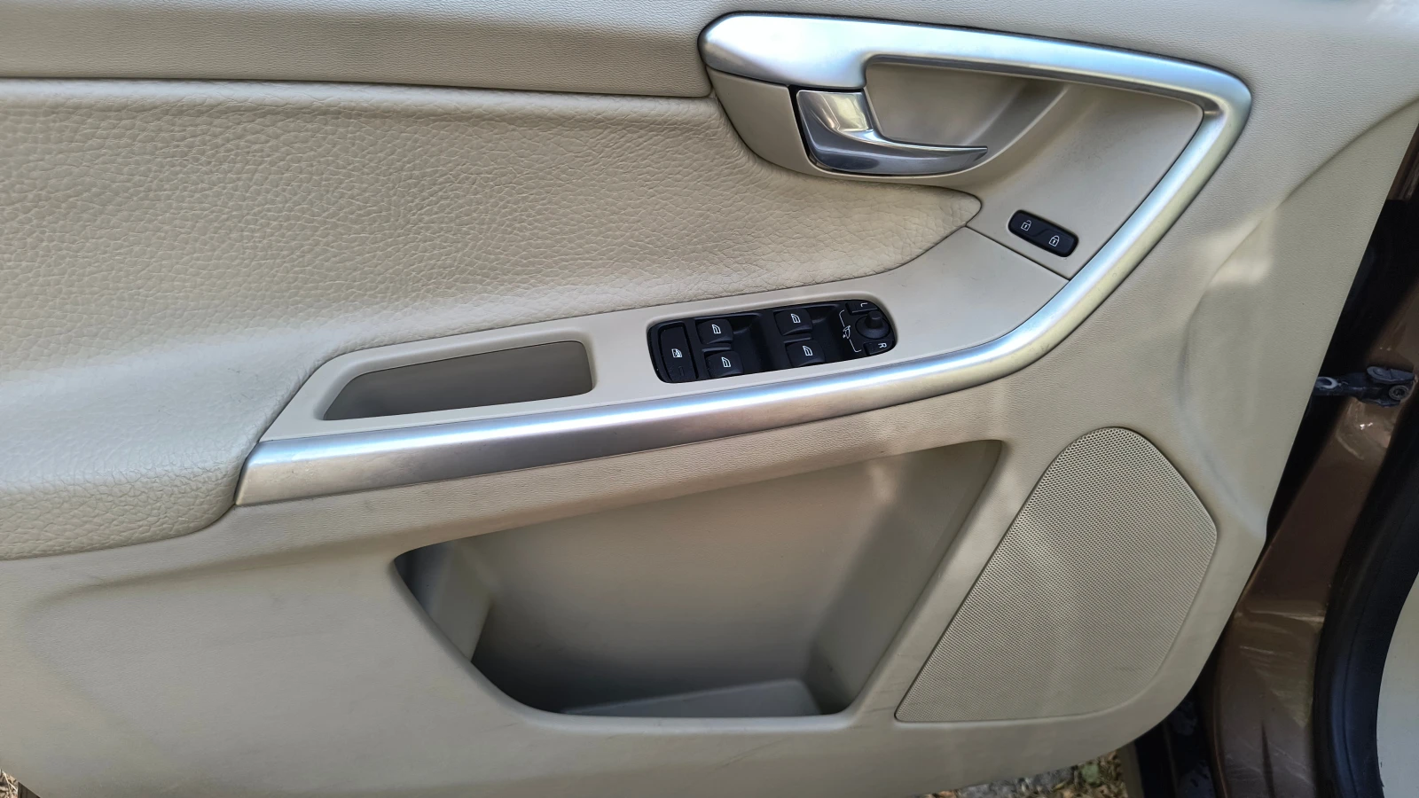 Volvo XC60 3.2, AWD, автоматични скорости, камера, парктроник, снимка 11 - Автомобили и джипове - 56137595