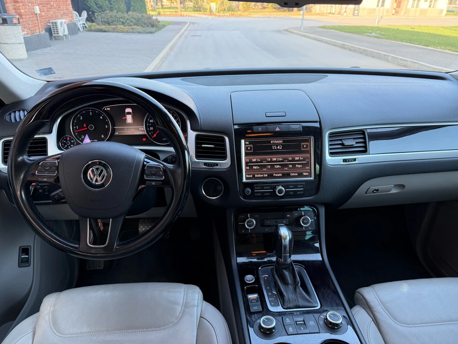 VW Touareg 3.0TDI R-line, снимка 9 - Автомобили и джипове - 56645554