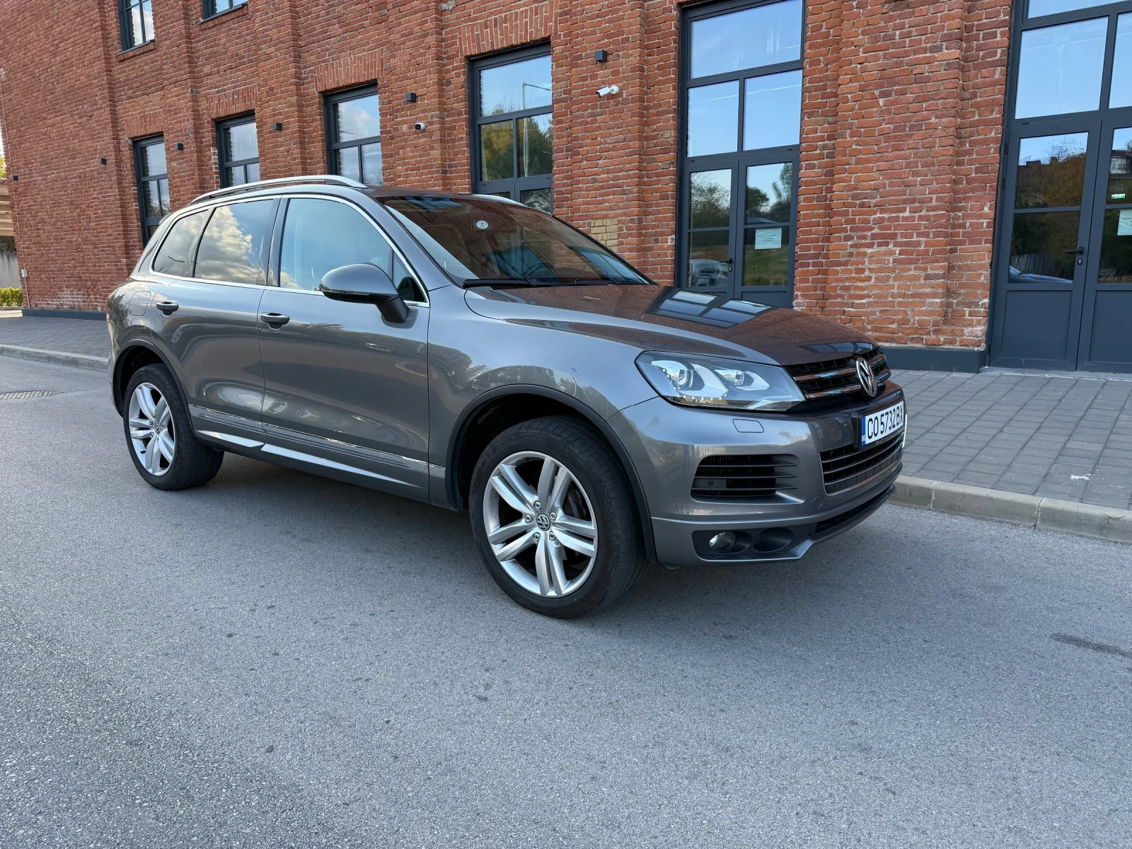 VW Touareg 3.0TDI R-line, снимка 5 - Автомобили и джипове - 56645554
