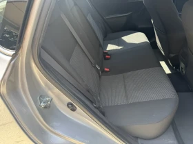Toyota Auris 1.6i Газ/Бензин, снимка 11