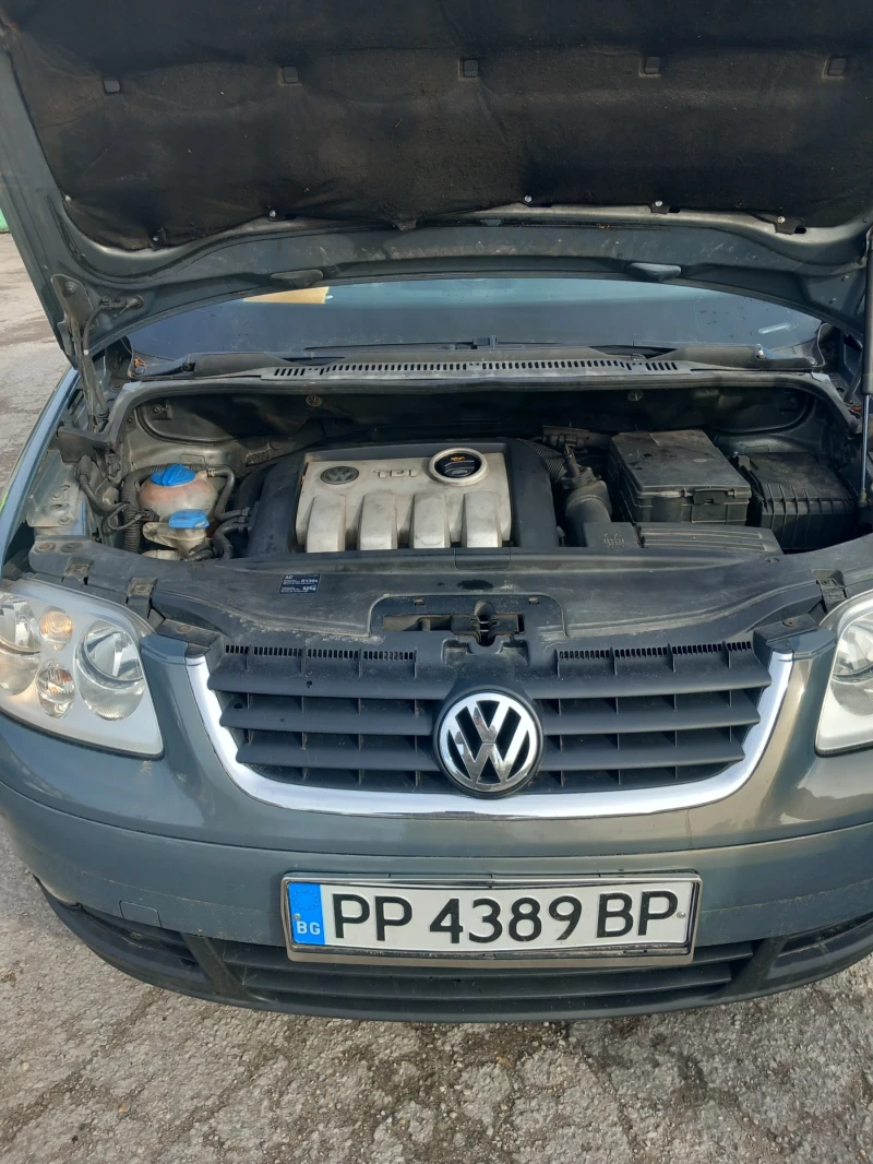 VW Touran, снимка 2 - Автомобили и джипове - 48875501