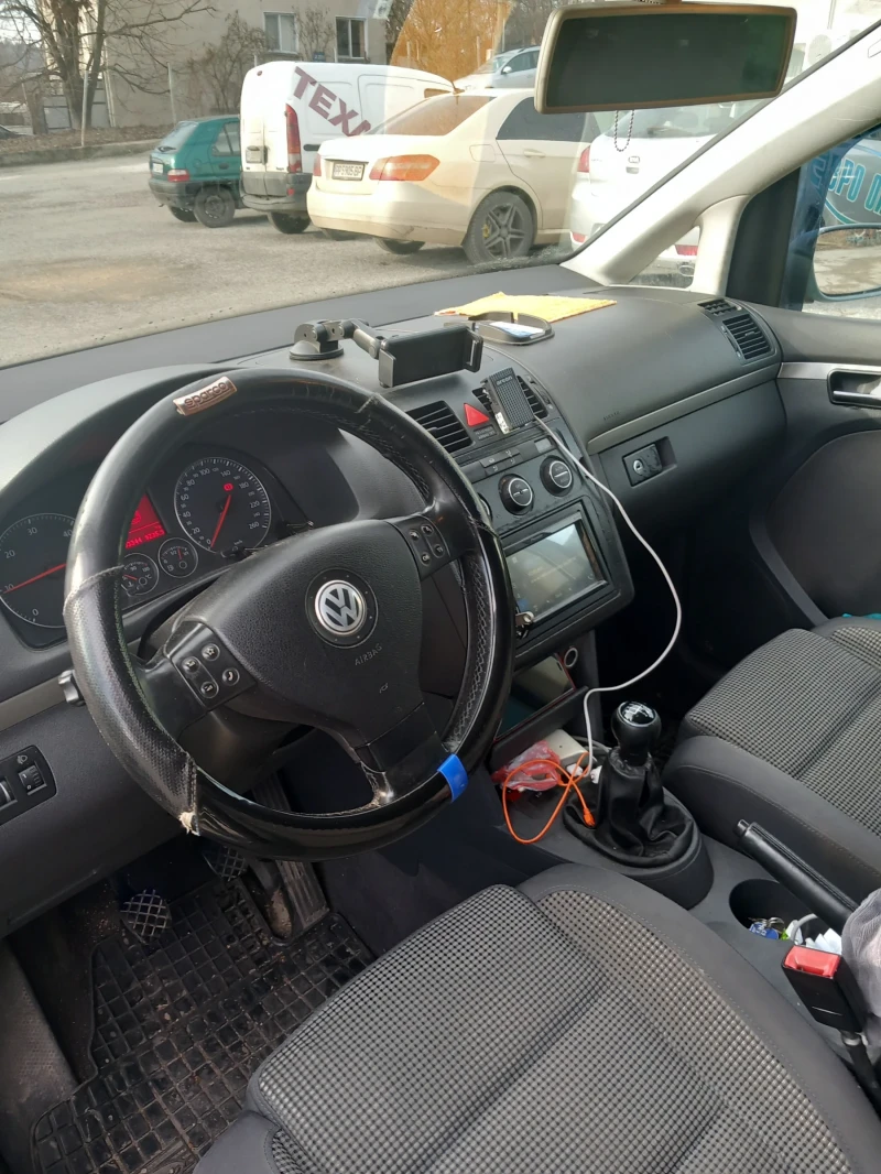 VW Touran, снимка 3 - Автомобили и джипове - 48875501