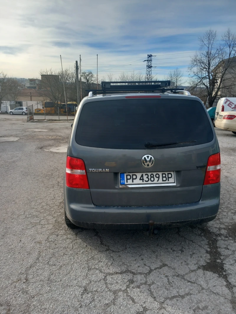 VW Touran, снимка 4 - Автомобили и джипове - 48875501