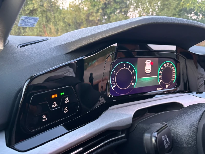 VW Golf eTSI DSG, снимка 10 - Автомобили и джипове - 51659748