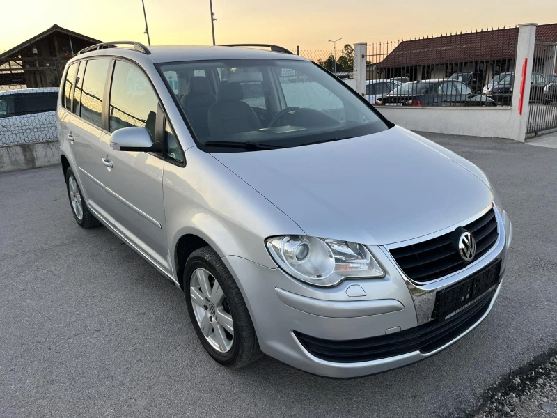 VW Touran FACE 2.0TDI 140кс 6 СКОРОСТИ 7 МЕСТА КЛИАМТОНИК, снимка 3 - Автомобили и джипове - 51474492