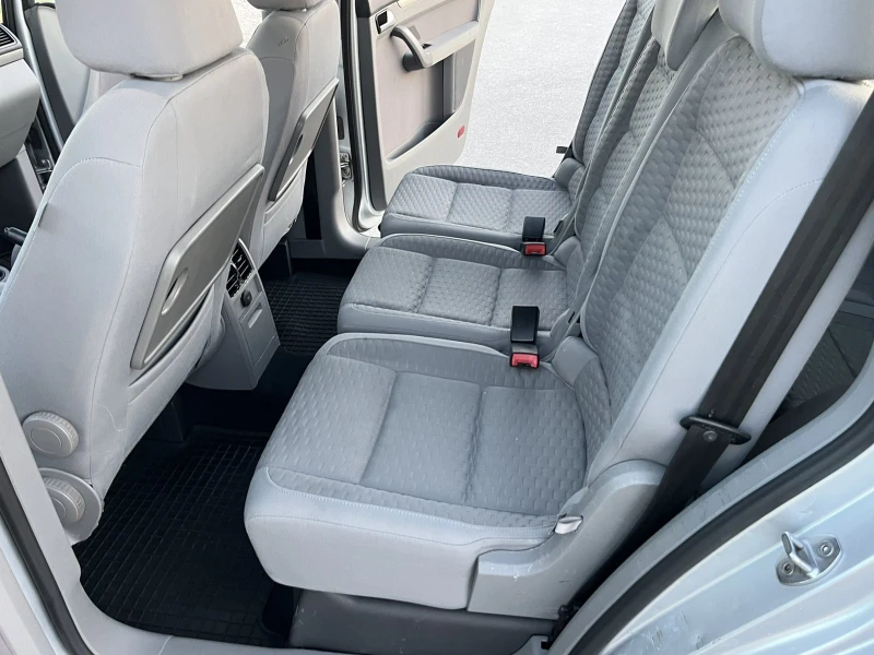 VW Touran FACE 2.0TDI 140кс 6 СКОРОСТИ 7 МЕСТА КЛИАМТОНИК, снимка 9 - Автомобили и джипове - 51474492