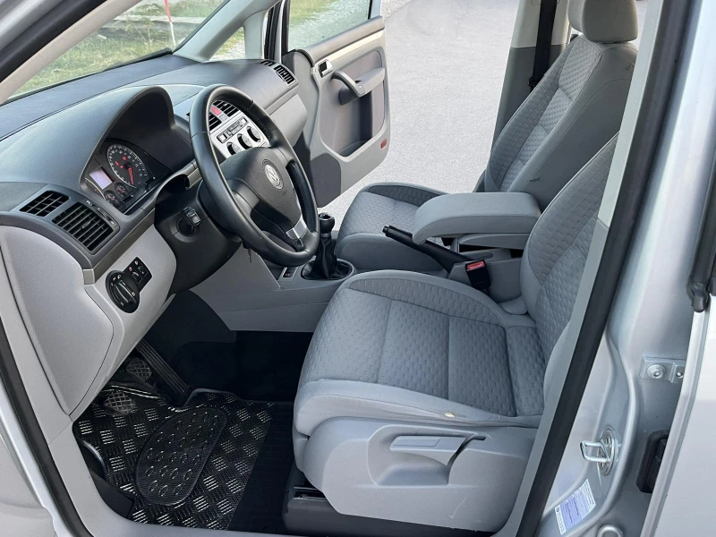 VW Touran FACE 2.0TDI 140кс 6 СКОРОСТИ 7 МЕСТА КЛИАМТОНИК, снимка 8 - Автомобили и джипове - 51474492