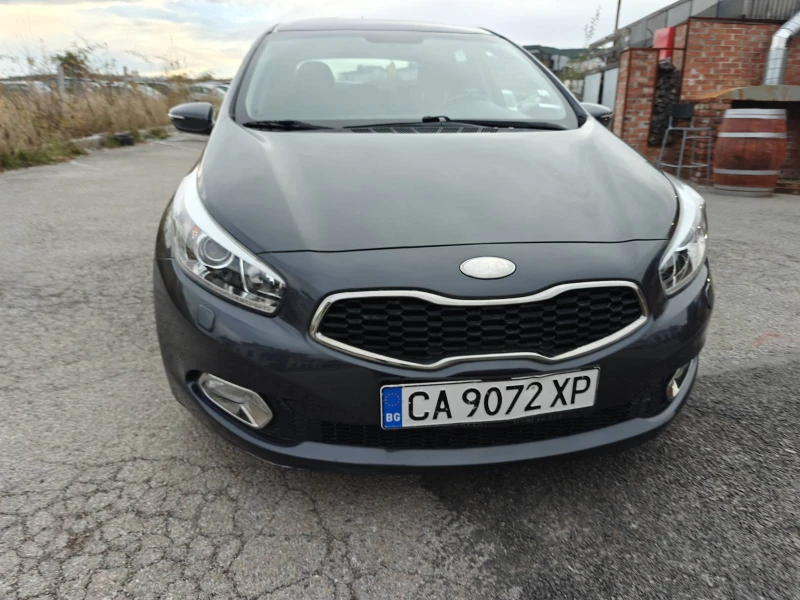 Kia Ceed 1.6 CRDi, Navi, 107, 000km, снимка 3 - Автомобили и джипове - 52524496