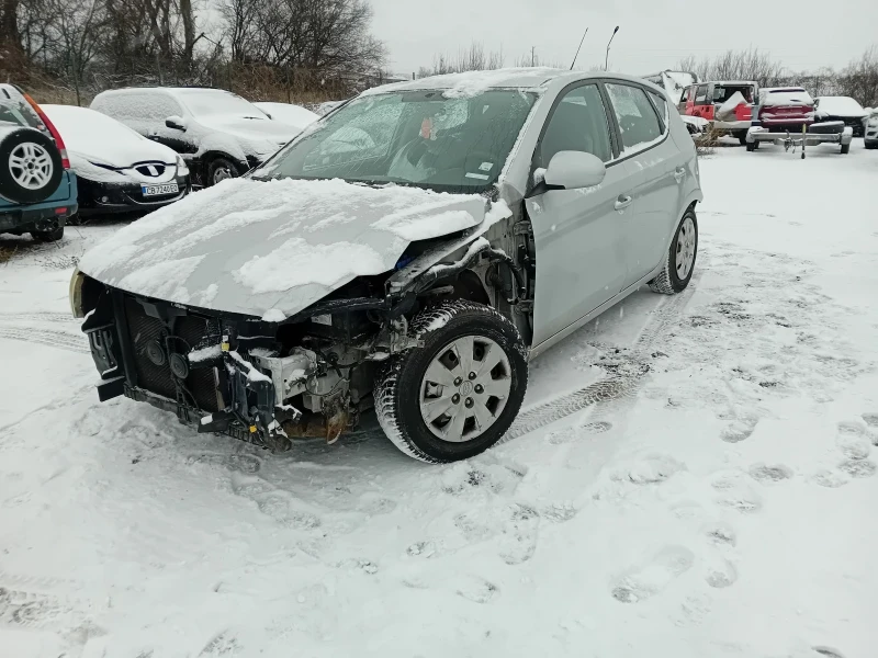 Hyundai I30 БРАКУВАНА ЦЯЛА ЗА  ЧАСТИ, снимка 2 - Автомобили и джипове - 53030644