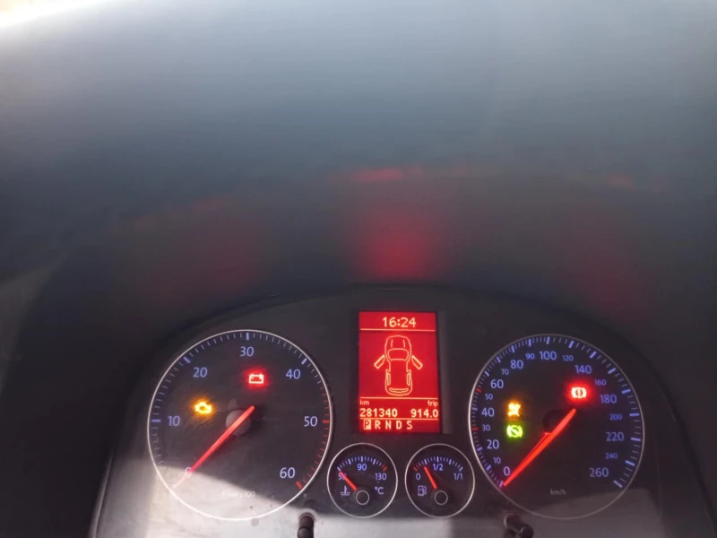 VW Touran, снимка 4 - Автомобили и джипове - 53300669