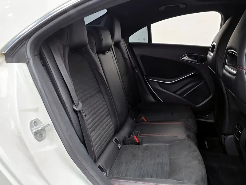 Mercedes-Benz CLA 220 Amg Line, снимка 11 - Автомобили и джипове - 55111114