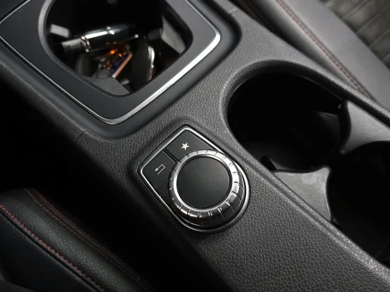 Mercedes-Benz CLA 220 Amg Line, снимка 17 - Автомобили и джипове - 55111114
