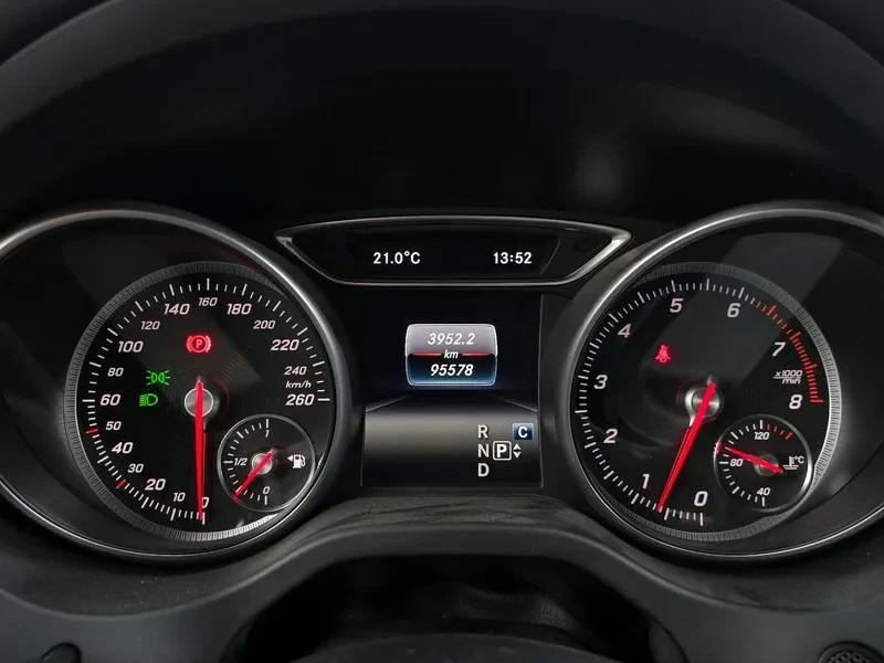 Mercedes-Benz CLA 220 Amg Line, снимка 8 - Автомобили и джипове - 55111114