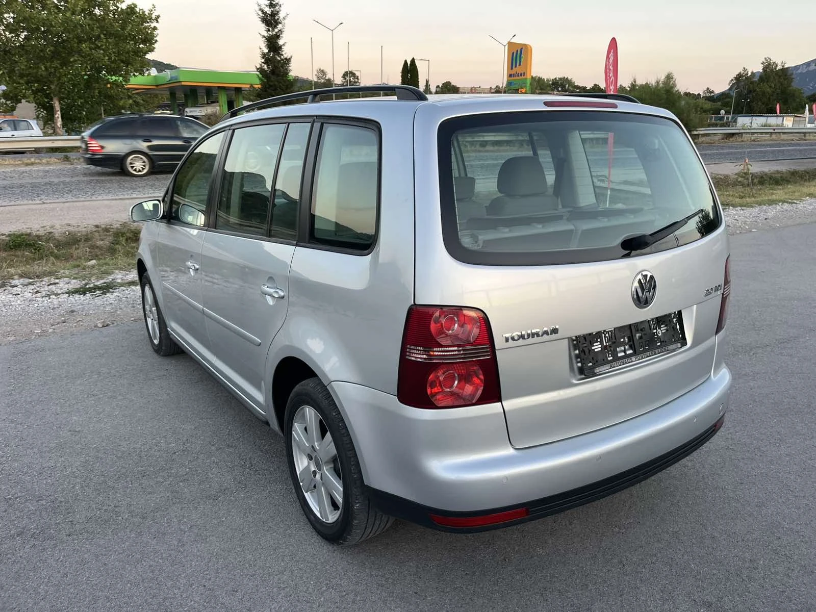 VW Touran FACE 2.0TDI 140кс 6 СКОРОСТИ 7 МЕСТА КЛИАМТОНИК - изображение 5