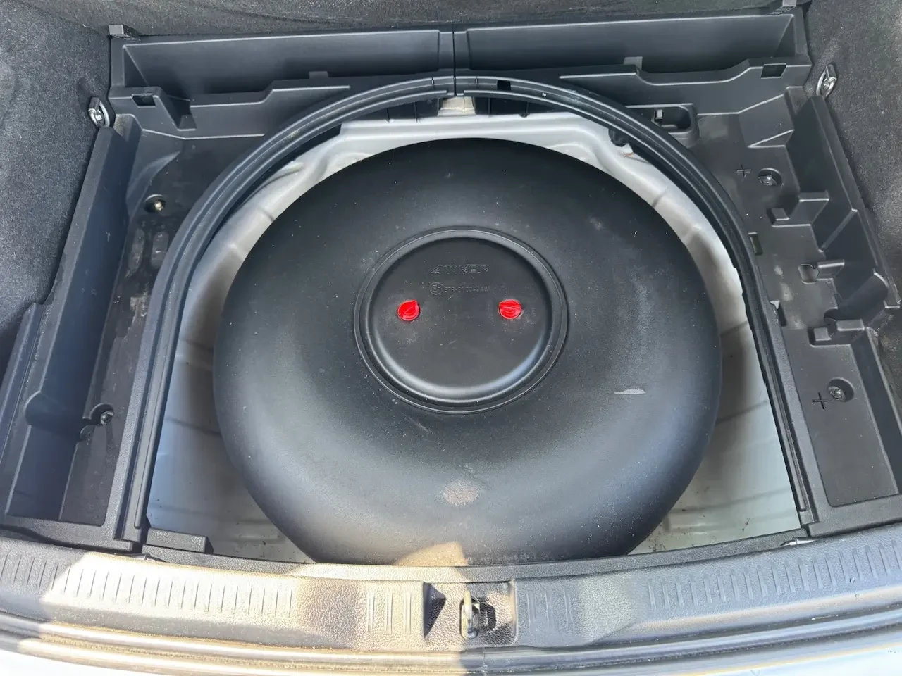 Toyota Auris 1.6i Газ/Бензин, снимка 16 - Автомобили и джипове - 54042996