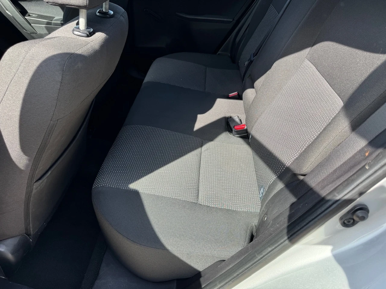 Toyota Auris 1.6i Газ/Бензин, снимка 10 - Автомобили и джипове - 54042996