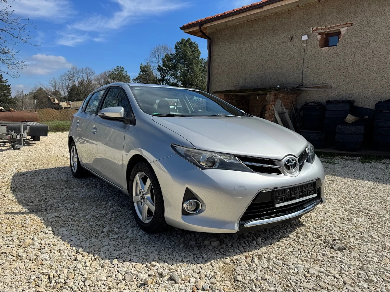 Toyota Auris 1.6i Газ/Бензин, снимка 7 - Автомобили и джипове - 54042996
