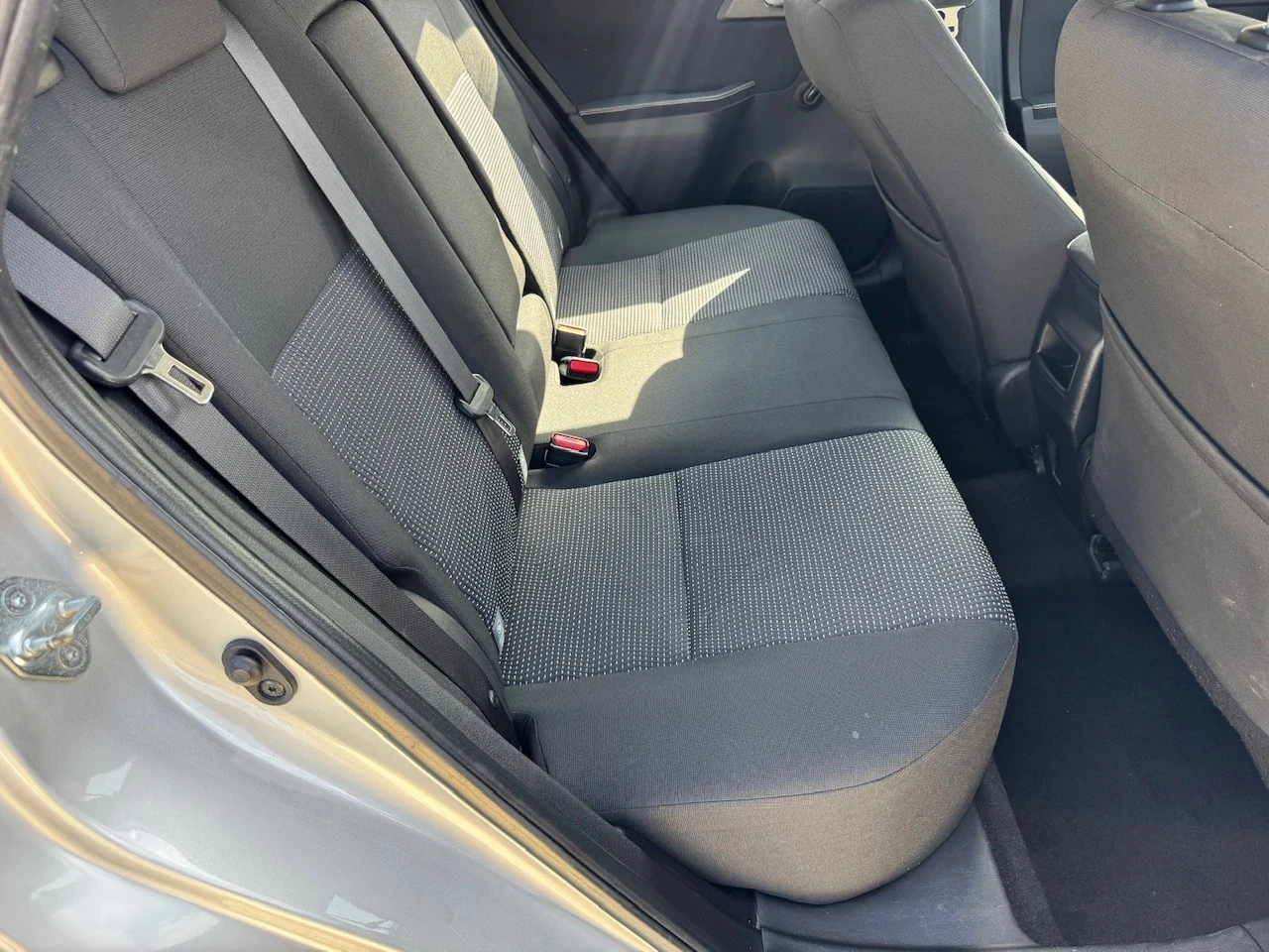 Toyota Auris 1.6i Газ/Бензин, снимка 11 - Автомобили и джипове - 54042996