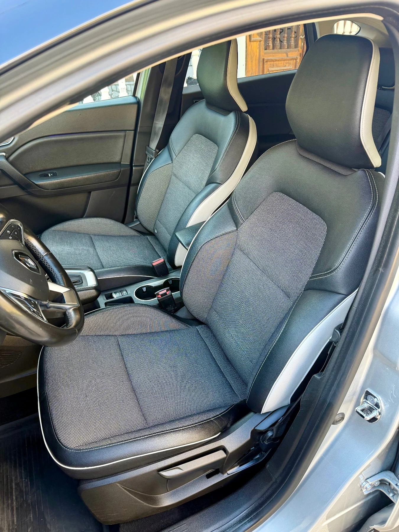 Renault Captur 1.3 TCE DIGITAL Автоматик, снимка 10 - Автомобили и джипове - 54083809