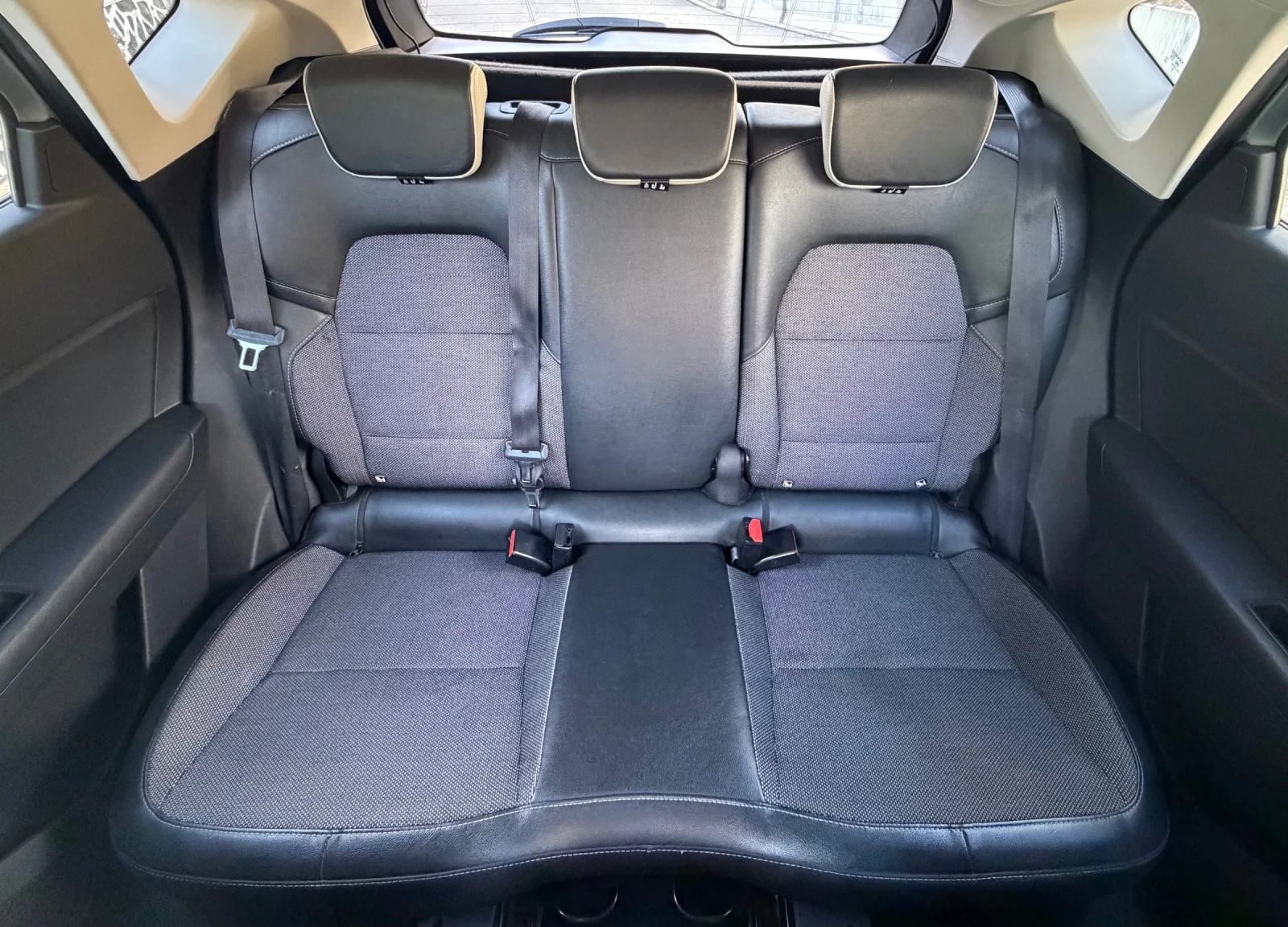 Renault Captur 1.3 TCE DIGITAL Автоматик, снимка 14 - Автомобили и джипове - 54083809