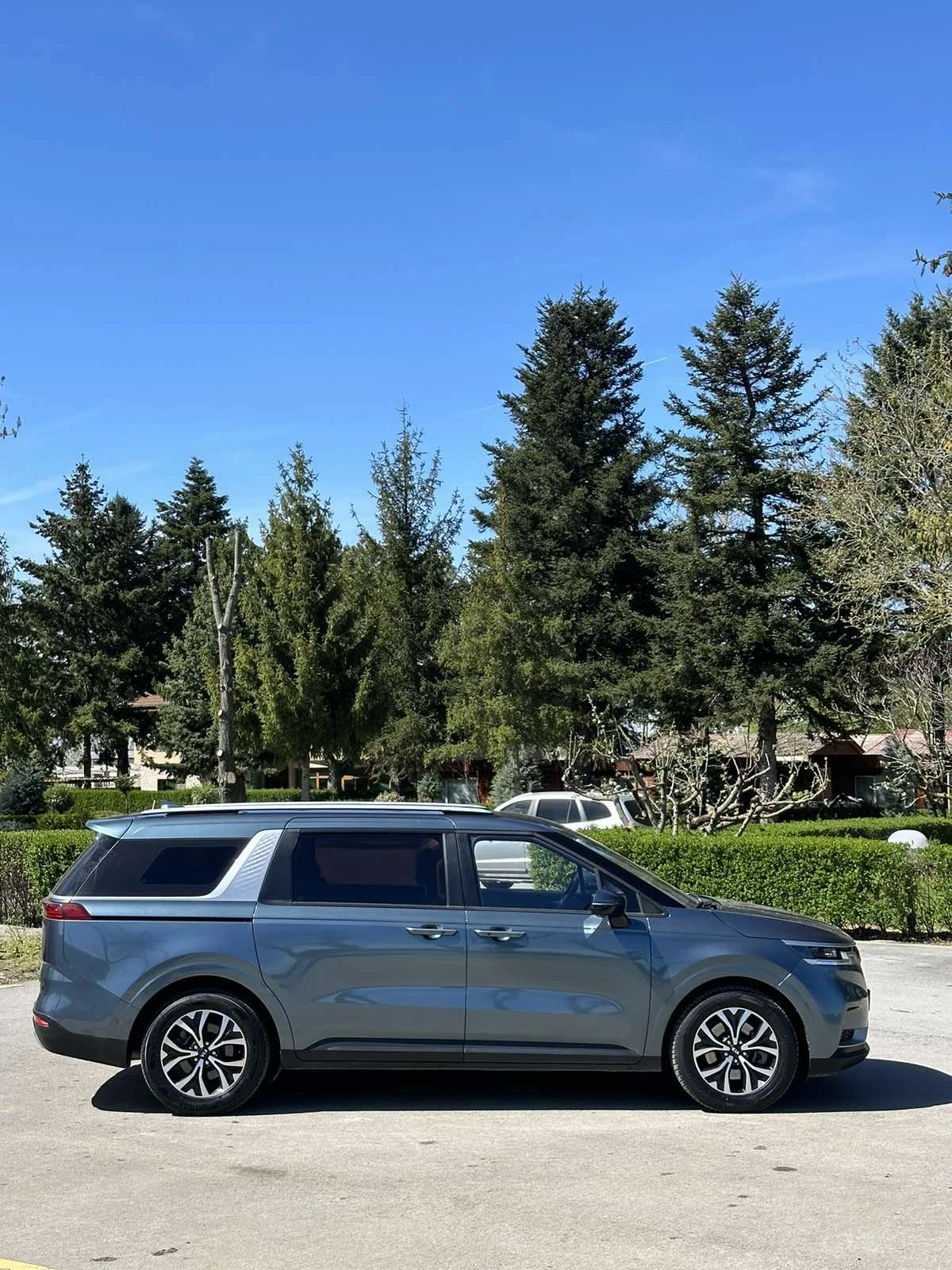Kia Carnival, снимка 13 - Автомобили и джипове - 54192366