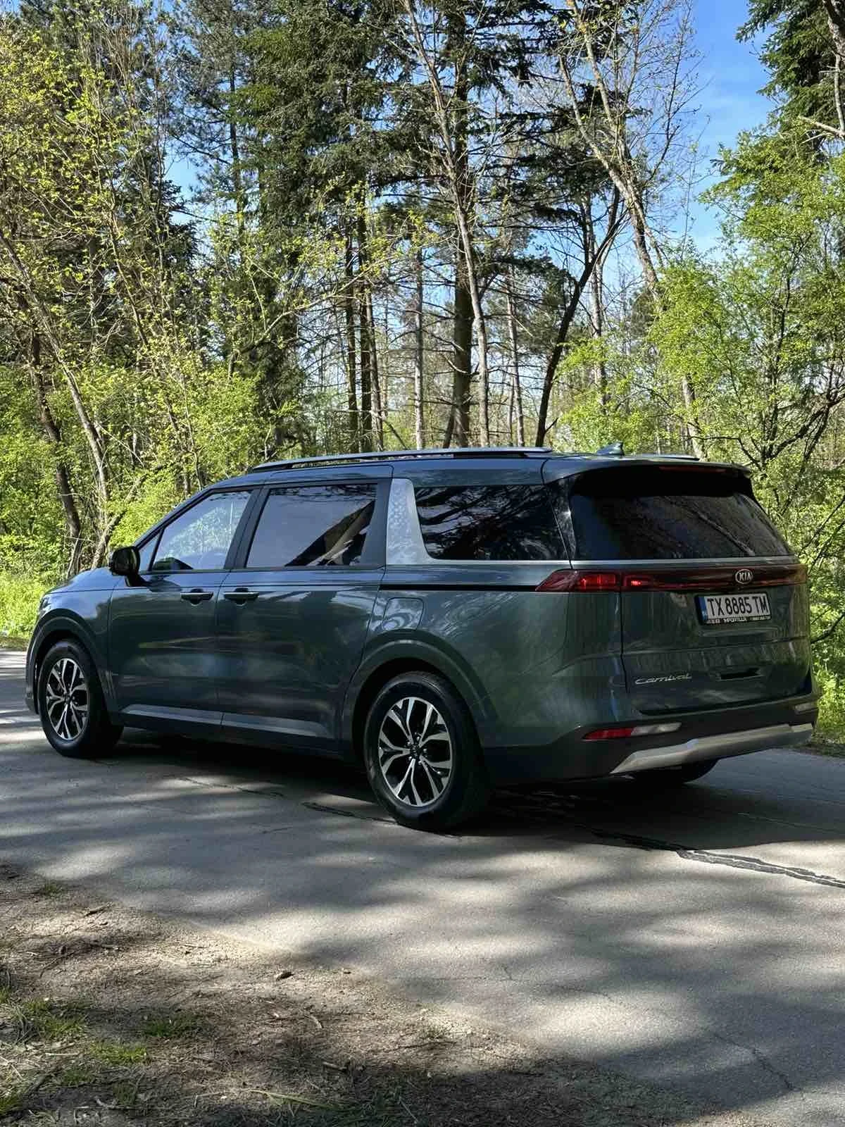 Kia Carnival, снимка 3 - Автомобили и джипове - 54192366