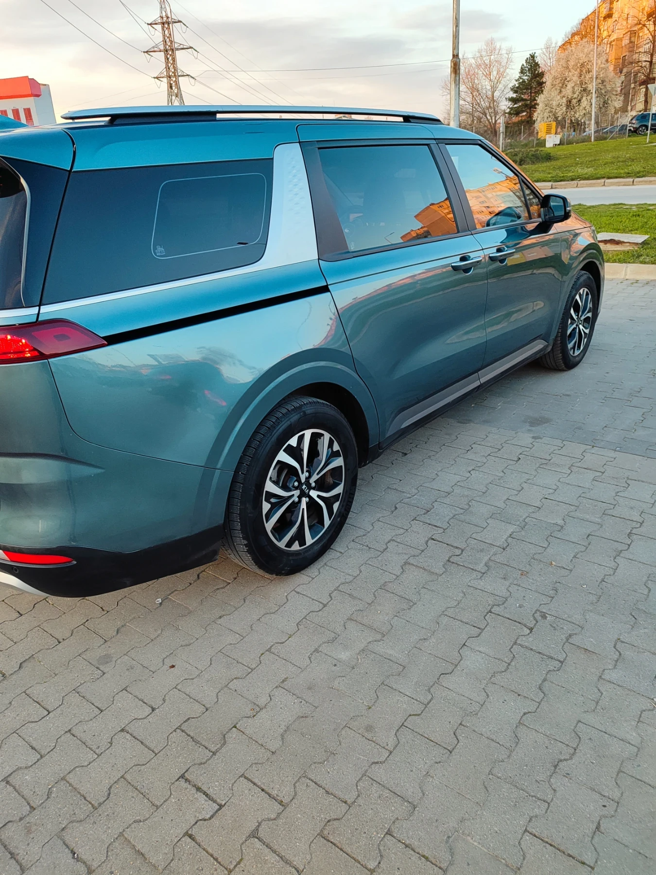 Kia Carnival, снимка 4 - Автомобили и джипове - 54192366