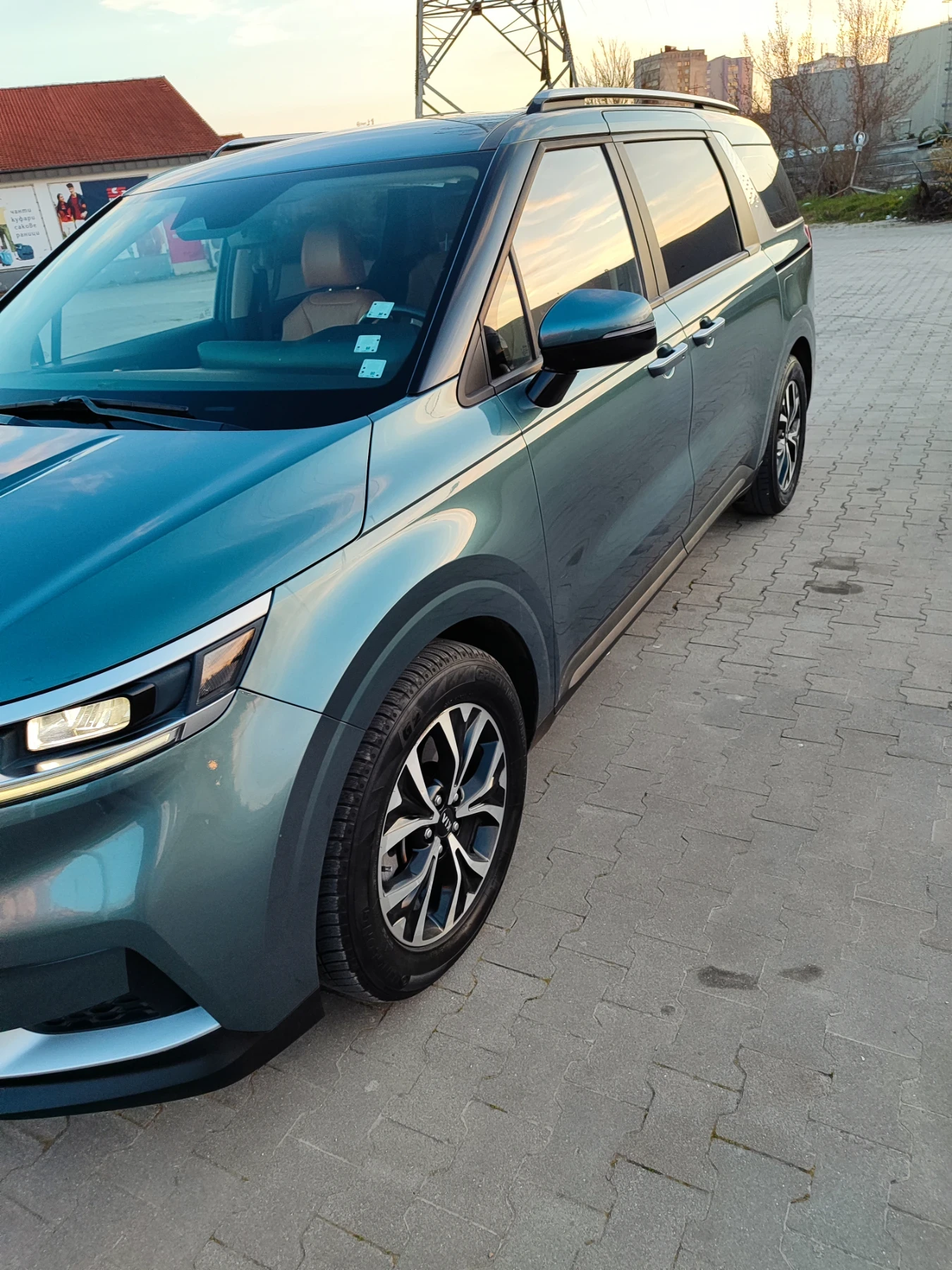 Kia Carnival, снимка 2 - Автомобили и джипове - 54192366