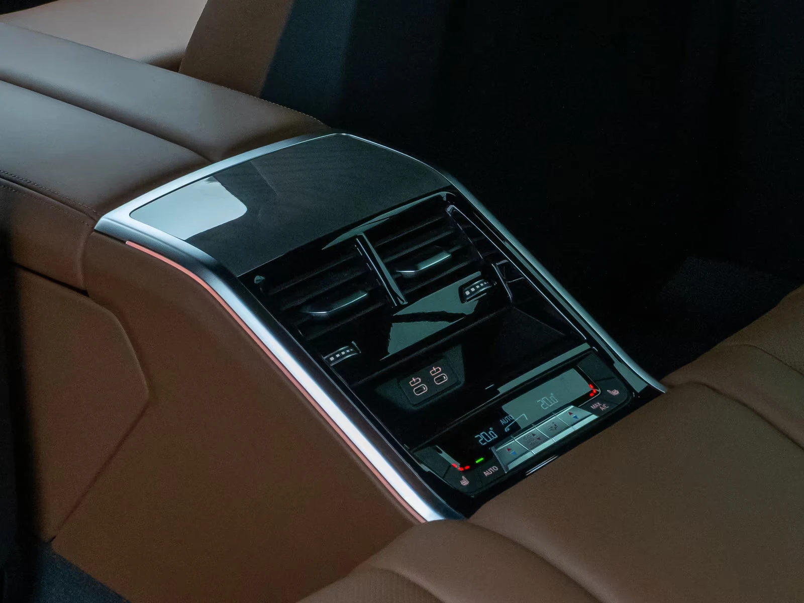 BMW M8 COMP/GRANCOUPE/625HP/360/HUD/B&W/LASER/BLACK/382z, снимка 16 - Автомобили и джипове - 54408558