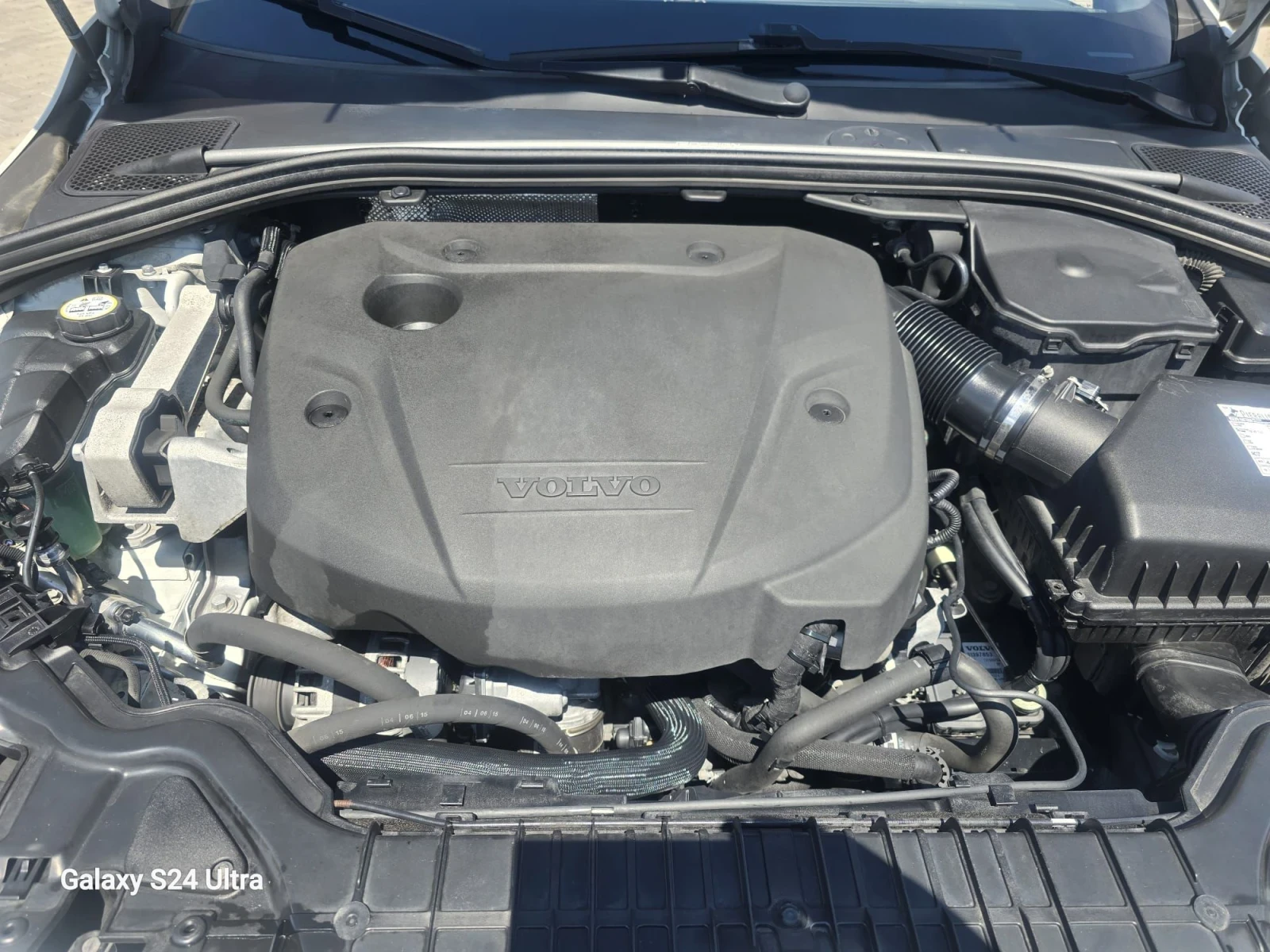 Volvo V60 2.0D R.DESIGN, снимка 15 - Автомобили и джипове - 54568792