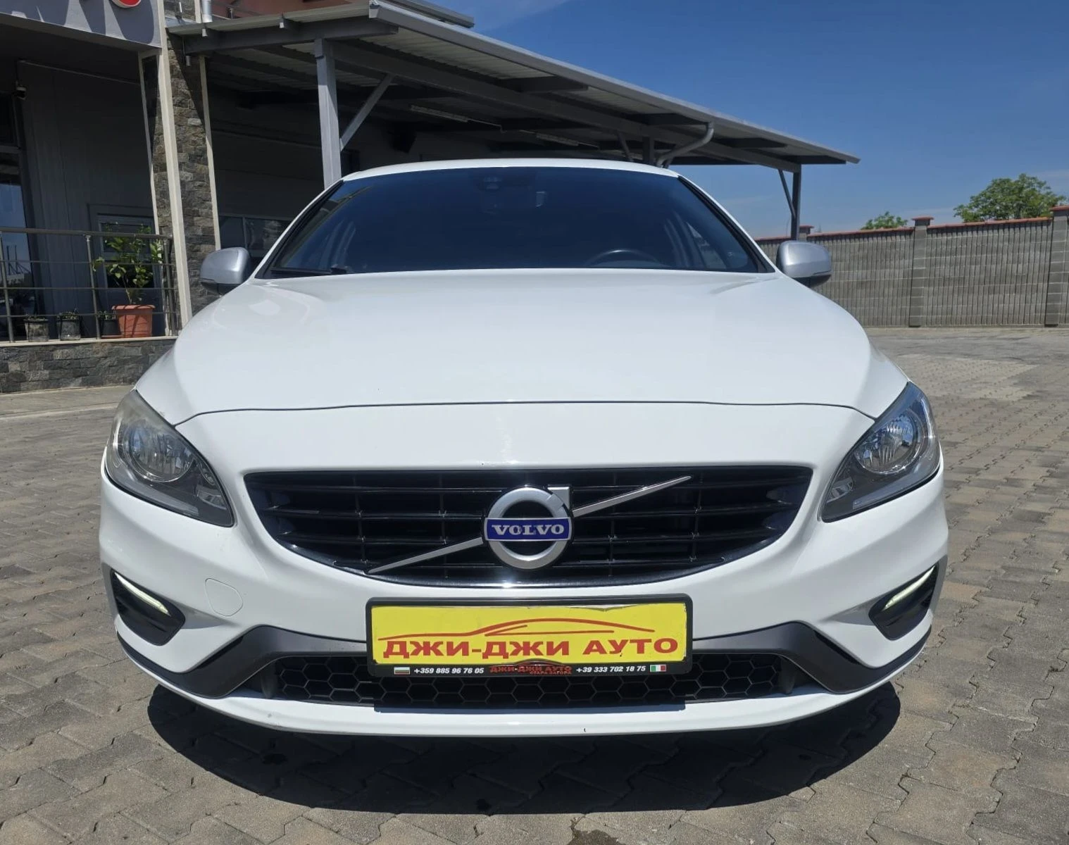 Volvo V60 2.0D R.DESIGN, снимка 2 - Автомобили и джипове - 54568792