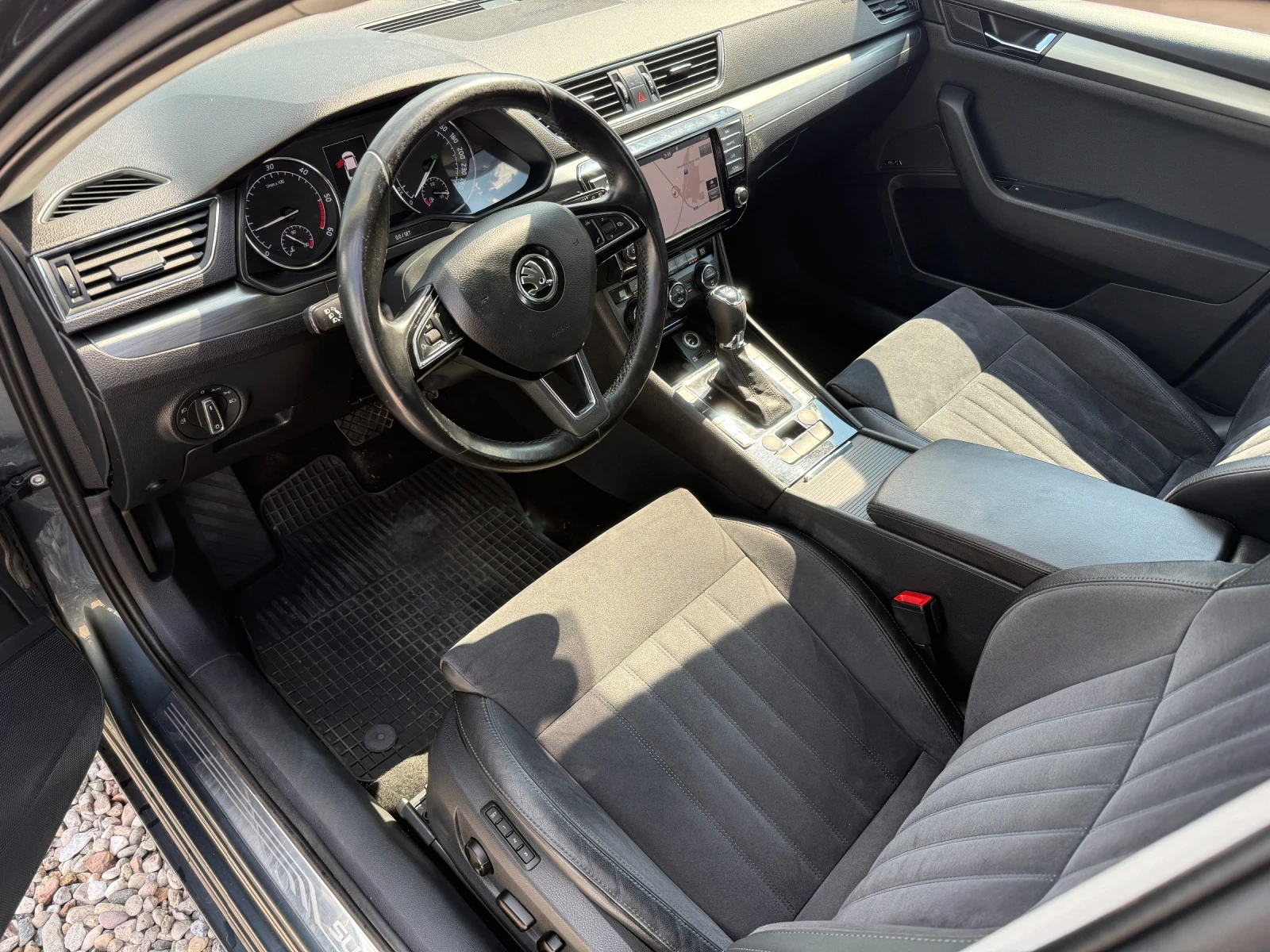 Skoda Superb 2.0 TDI, снимка 7 - Автомобили и джипове - 54649122