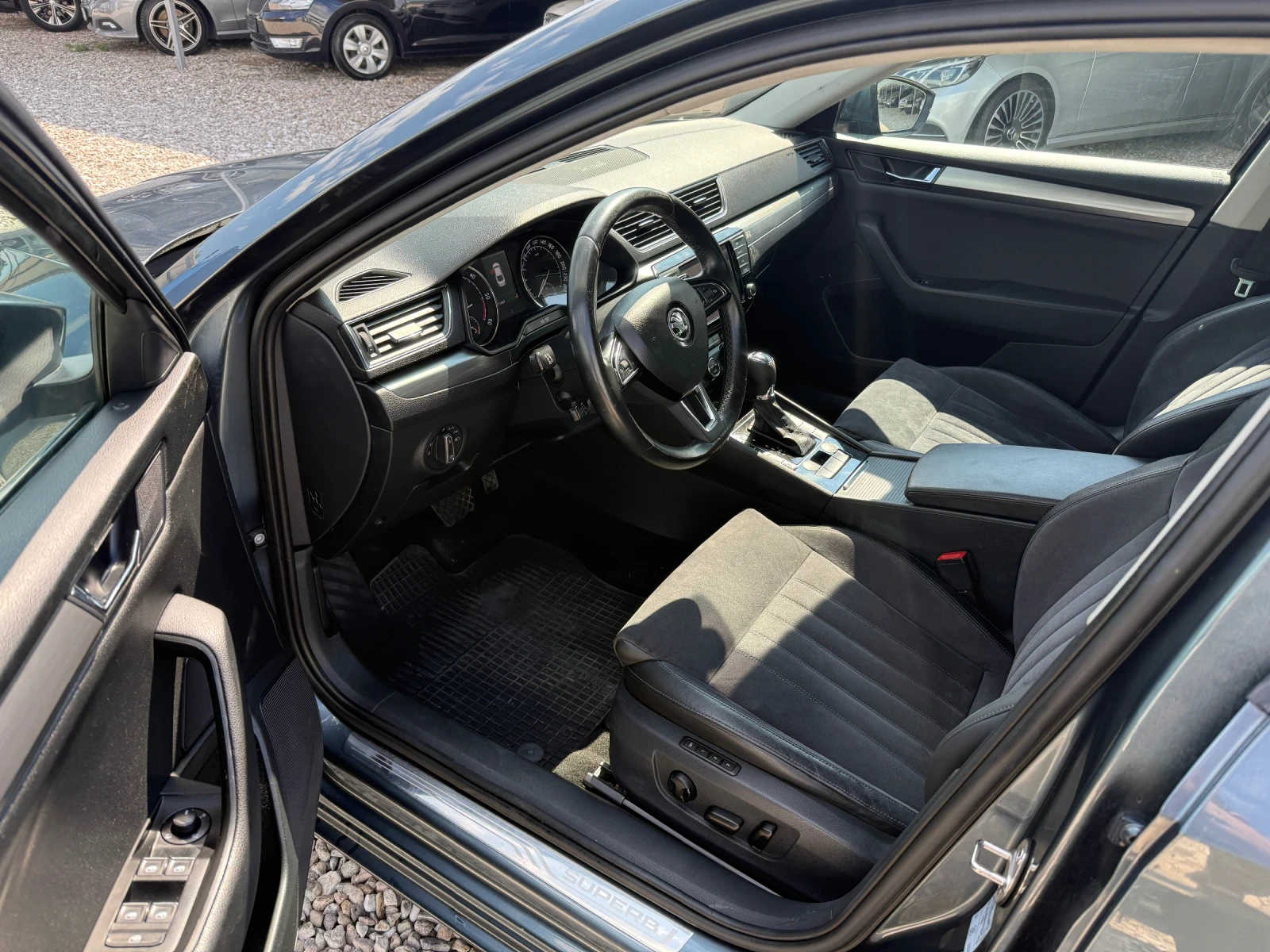 Skoda Superb 2.0 TDI, снимка 6 - Автомобили и джипове - 54649122